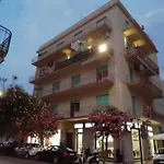 فندق مبيت وإفطار Del Centro Capo dʼOrlando